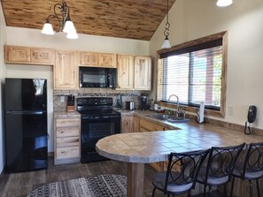 Superior Suite, Multiple Beds, Non Smoking, River View | Private kitchen | Paper towels - Yellowstone Riverside Cottages (Gardiner)