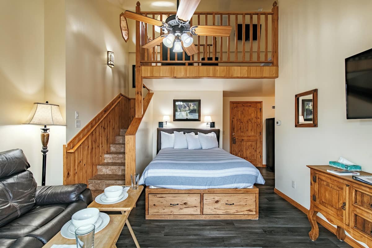 Family Duplex, 2 Queen Beds, Non Smoking | Free WiFi, bed sheets