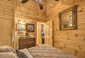 1 bedroom, Internet, bed sheets - Cherry Log Cabin: 10 Min to Ellijay/Blue Ridge! (Cherry Log)