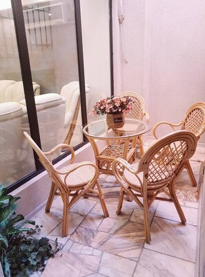 屋外ダイニングエリア