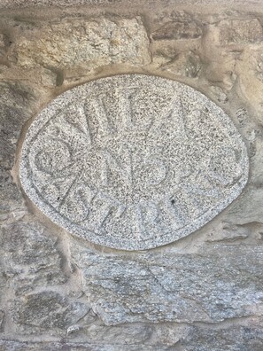 Unclassified image, 4 of 20, button