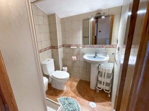Doccia, asciugacapelli, asciugamani, sapone
