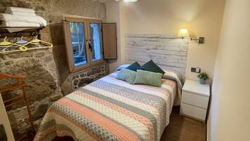 5 Schlafzimmer, Bügeleisen/Bügelbrett, Reisekinderbett, Bettwäsche