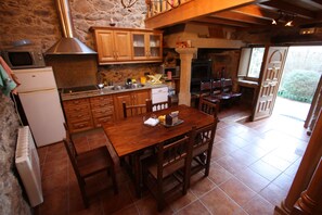 Kühlschrank, Mikrowelle, Herdplatte, Geschirrspüler