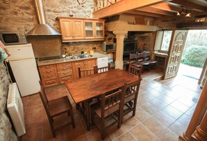 Dining - Vila Castriño Vacation Home in Las Rias Baixas for rent (Rianxo)
