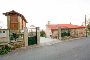 Unclassified image, 2 of 20, button