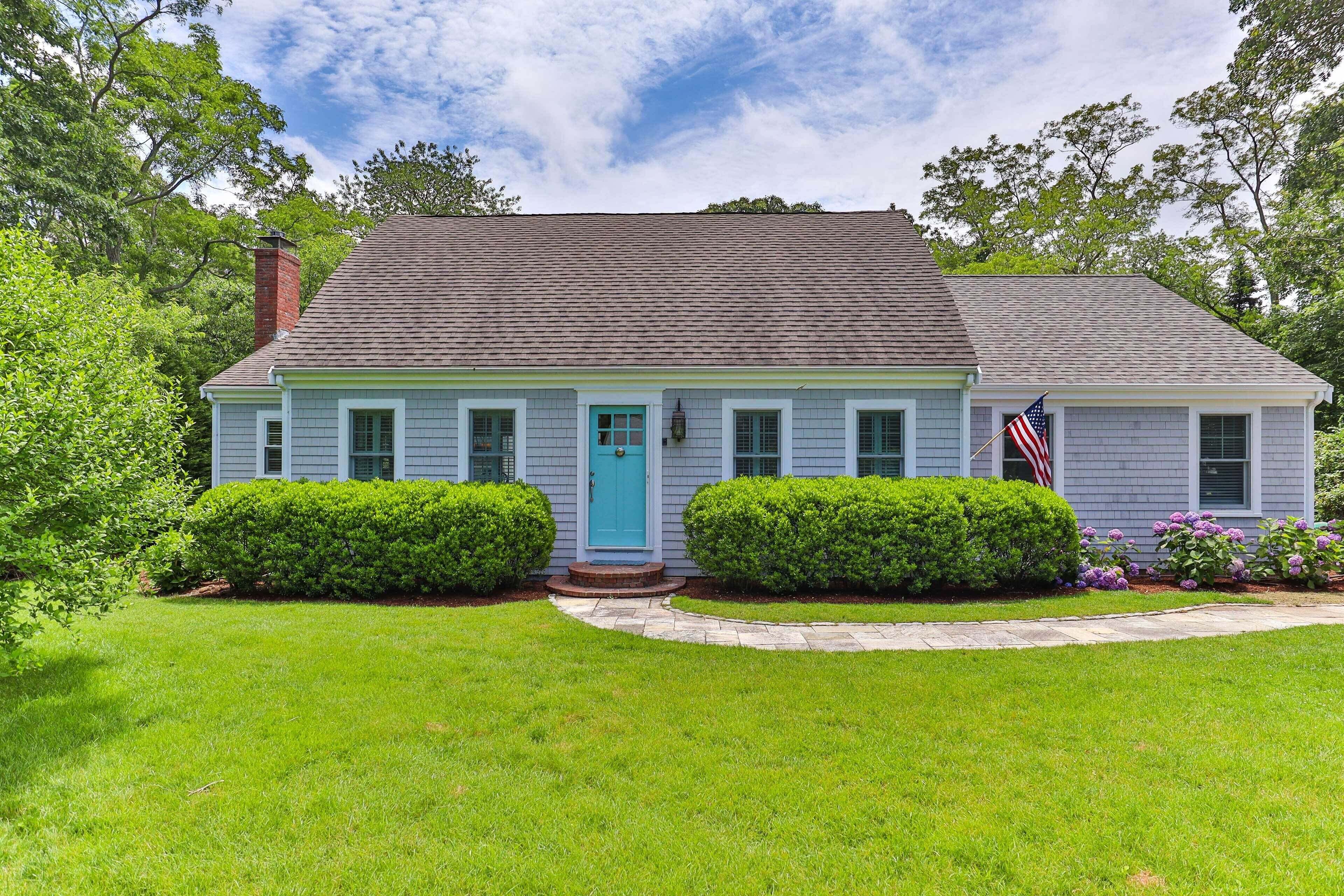 Charming Cottage w/ Deck - Walk to Skaket Beach!