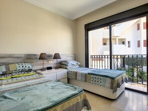 3 slaapkamers, een strijkplank/strijkijzer, wifi, beddengoed