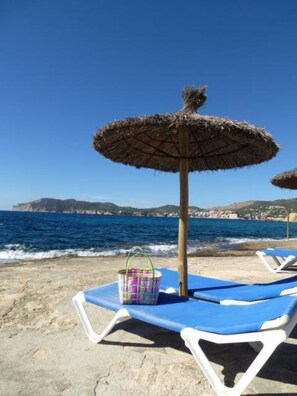 Plage à proximité, chaises longues