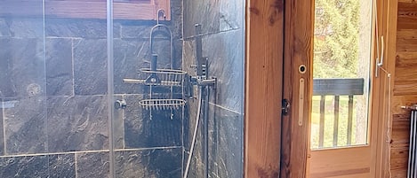 Douche, serviettes fournies