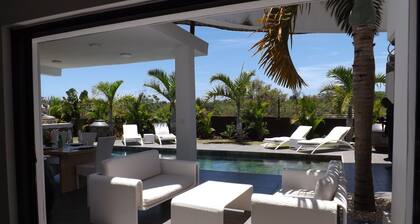 VERY NICE VILLA Private pool, 3 Bedrooms with bathroom, close to the beach