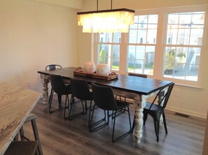 Dining - CUSTOM CONDO~LUXURY RENTAL~ POOL~WIFI~4BD~2BA Sleeps 10  NW BOOKING FOR 2025 (North Wildwood)