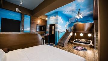 Quarto quádruplo luxo, vista para a montanha | Individualmente decorados, quartos à prova de som, roupa de cama