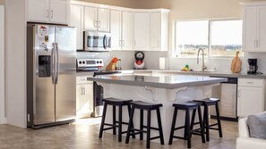 冰箱、微波炉、烤箱、炉灶