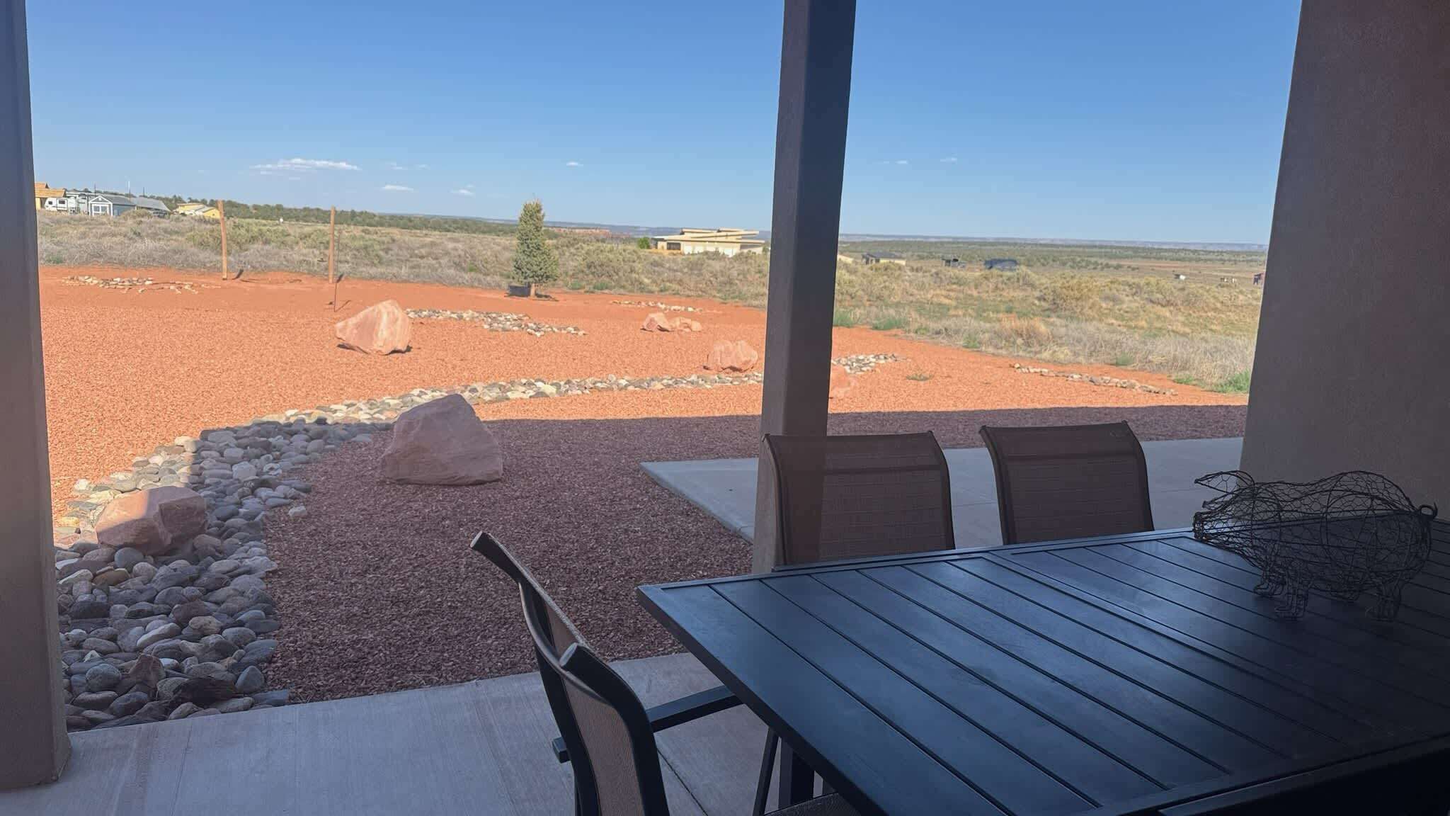 The outdoor dining area at Casa Cassidy is the perfect spot to enjoy those southern Utah mornings or nights. Enjoy a cup of coffee and watch the red hills come alive under the rising sun, or relax in the evening and enjoy the painted sunset skies.