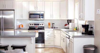 Kanab 4BR Retreat | Stunning Red Rock Views, Stargazing, Family & Pet Friendly