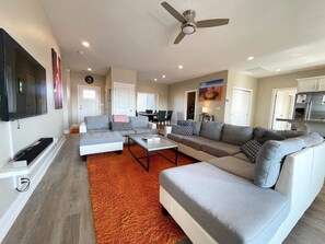 テレビ、書斎 / ワークスペース