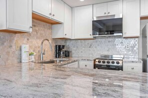 Fridge, microwave, oven, stovetop - Palace 1503 (Myrtle Beach)