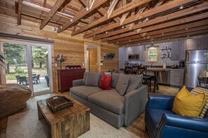 Flat-screen TV, fireplace, Netflix, Hulu - O'Brien's Den by Hauserman Rentals (Tahoma)