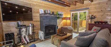 Televisión de pantalla plana, chimenea, Netflix, Hulu