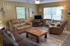 Smart TV, fireplace, video games, books - On Rainbow  River / Pets OK / Multi-Night Discounts / Off Season Comp Days (Dunnellon)