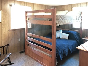 4 habitaciones, tabla de planchar con plancha y wifi gratis 