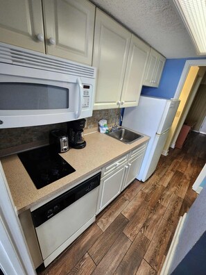 Fridge, microwave, stovetop, dishwasher