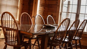 Dining - Hans Creek at Grandview Cottages (Greenville)