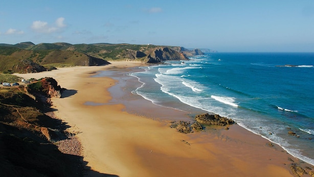 A coastal landscape with a sandy beach, rocky cliffs, and the ocean. - Digne Yellow Villa, Pool, BBQ (Aljezur)