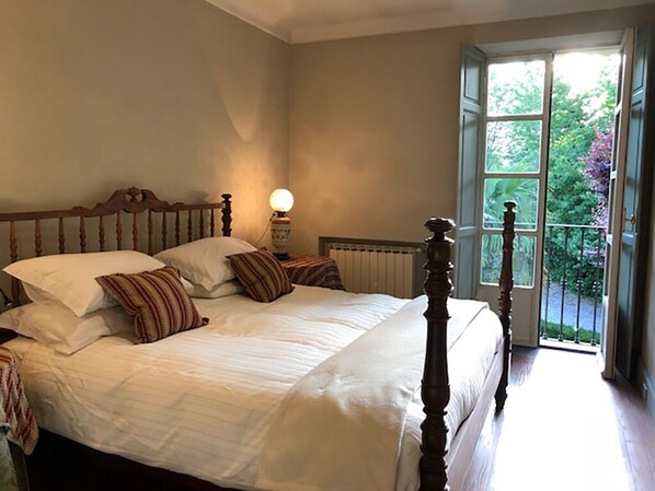 3 chambres, fer et planche à repasser, accès Internet, draps fournis