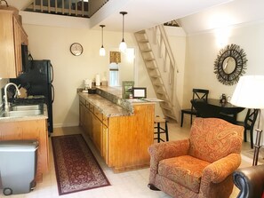 Interior - Mt. Chalet - .5 mi. from Crabtree Falls, 7 mi. from BR Parkway & 20 min from 151 (Tyro)