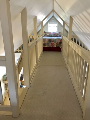 1 bedroom, Internet, bed sheets - Mt. Chalet - .5 mi. from Crabtree Falls, 7 mi. from BR Parkway & 20 min from 151 (Tyro)