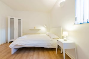 Căn hộ (2 Bedrooms) | 2 phòng ngủ, khu vực làm việc phù hợp cho laptop, bộ trải giường 