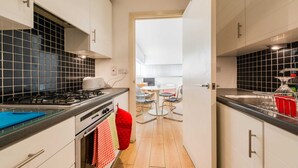 Leilighet (2 Bedrooms) | Eget kjøkken | Ovn, kokeplater, vannkoker og brødrister