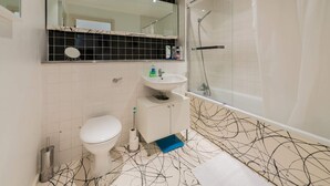Leilighet (2 Bedrooms) | Bad | Håndklær, såpe, sjampo og toalettpapir