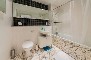 Apartment (2 Bedrooms) | Bathroom