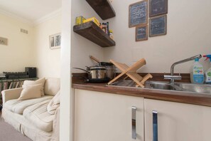 Apartment (1 Bedroom) | Private kitchen