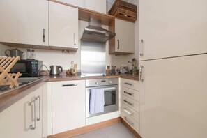 Lägenhet (1 Bedroom) | Eget kök | Mikrovågsugn, ugn, spishäll och vattenkokare