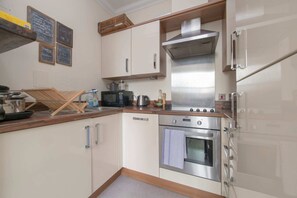 Apartment (1 Bedroom) | Private kitchen