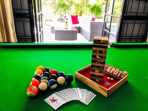 Game room - Private swimming pool, near beach & walking street. Snooker, bikes, dartbord... (Pattaya)