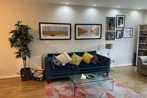 Apartment (1 Bedroom) | Living area | 22-inch TV with digital channels