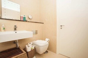 Apartment (1 Bedroom) | Bathroom