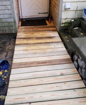 Exterior detail - Your comfortable vacation place! (Plattsburgh)