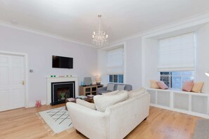 Apartment (2 Bedrooms) | Living room