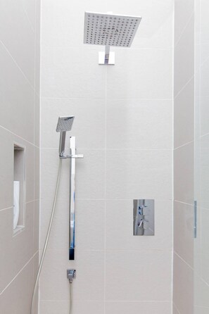 Appartamento (2 Bedrooms) | Bagno | Asciugacapelli, asciugamani, sapone, shampoo