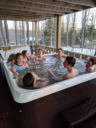 Picturesque, clean, roomy chalet with great views and a hot tub