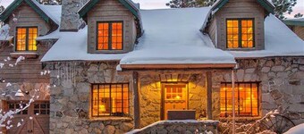 Quintessential Tahoe Cabin, Private beach, kayaks, Max Occ 4 adults 2 kids