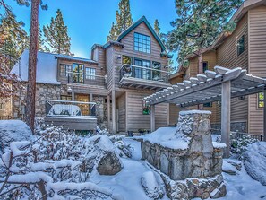 Exterior - Quintessential Tahoe Cabin, Private beach, kayaks, Max Occ 4 adults 2 kids (Zephyr Cove)