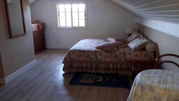 2 habitaciones, tabla de planchar con plancha, wifi y ropa de cama