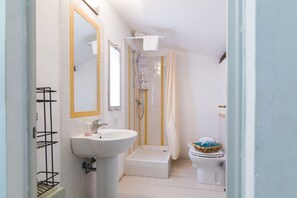 Dusche, Haartrockner, Bidet